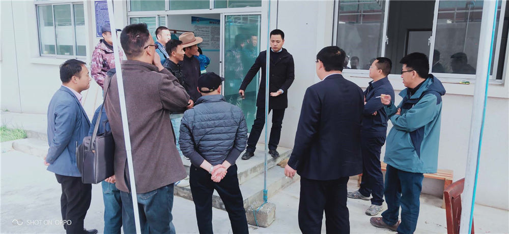西南督查組在自治區(qū)、日喀則市、吉隆縣、吉隆鎮(zhèn)有關(guān)領(lǐng)導(dǎo)的陪同下對吉隆鎮(zhèn)污水處理廠檢查工作