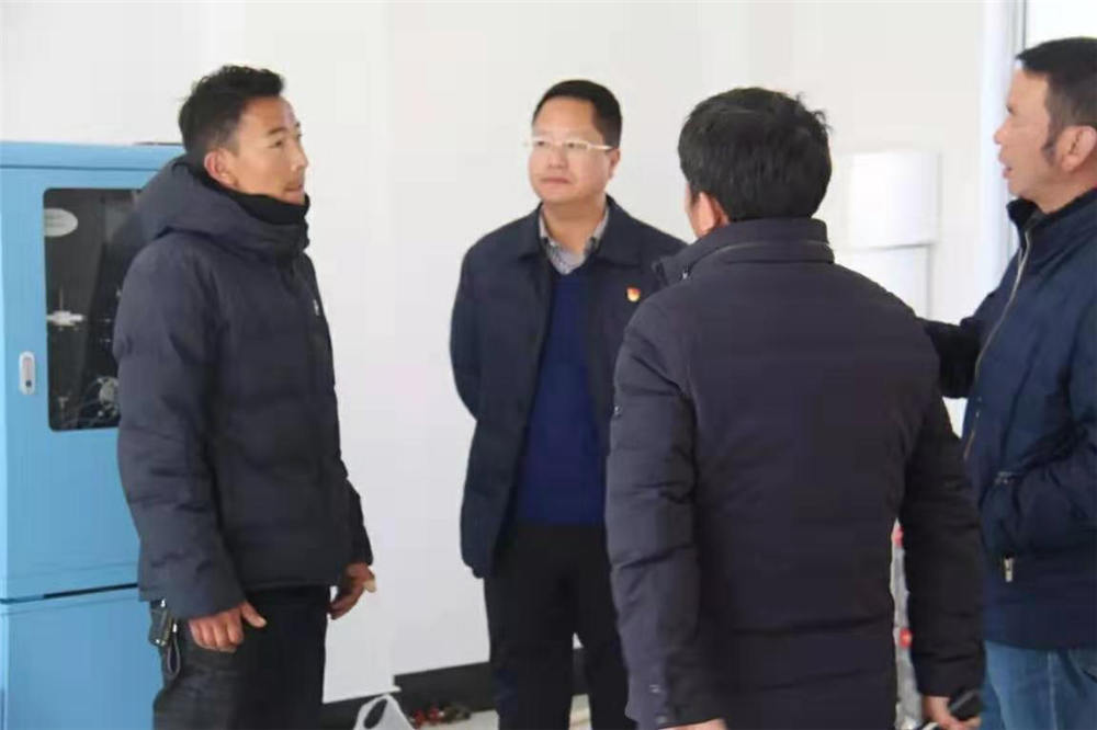 吉隆縣縣委副書記、縣長胡紅等領(lǐng)導(dǎo)班子進行檢查和指導(dǎo)工作